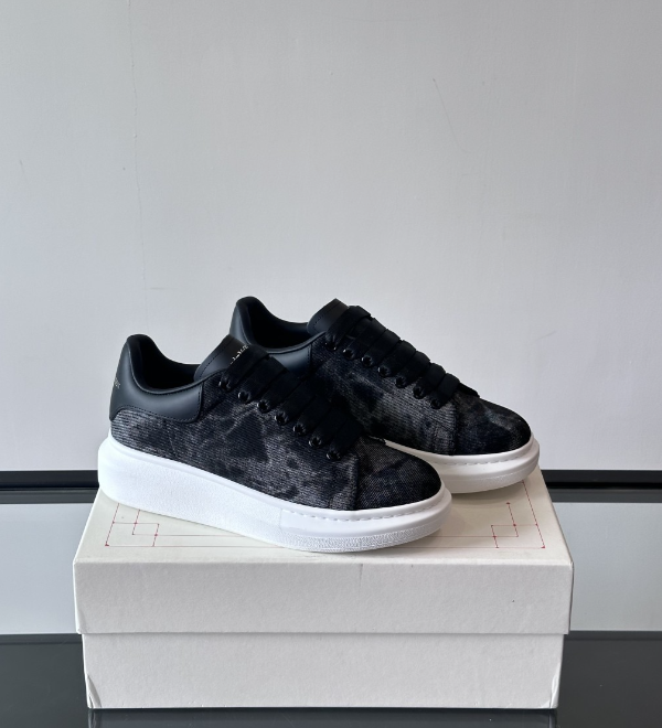 Alexander McQueen Oversized Black/White Drip Sneakers