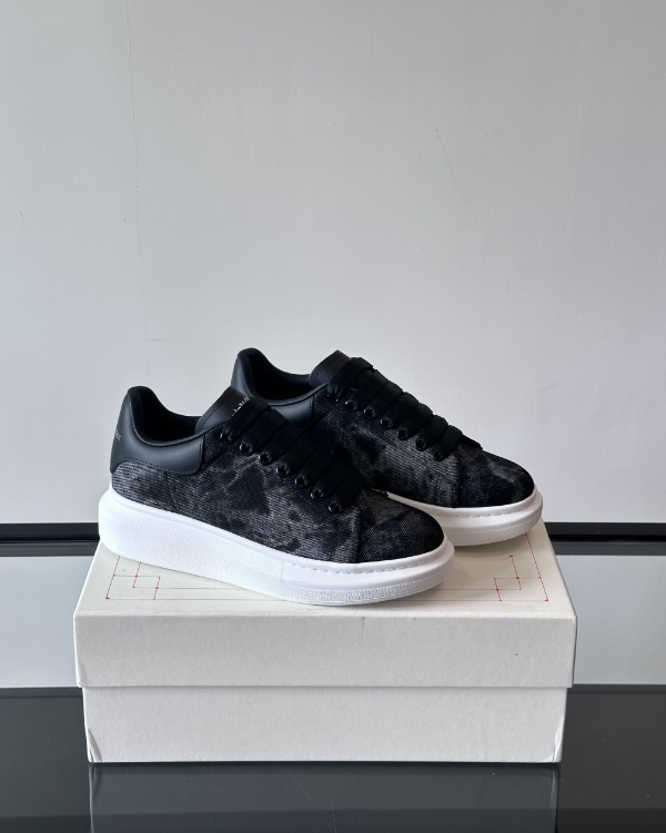 Alexander McQueen Oversized Black/White Drip Sneakers