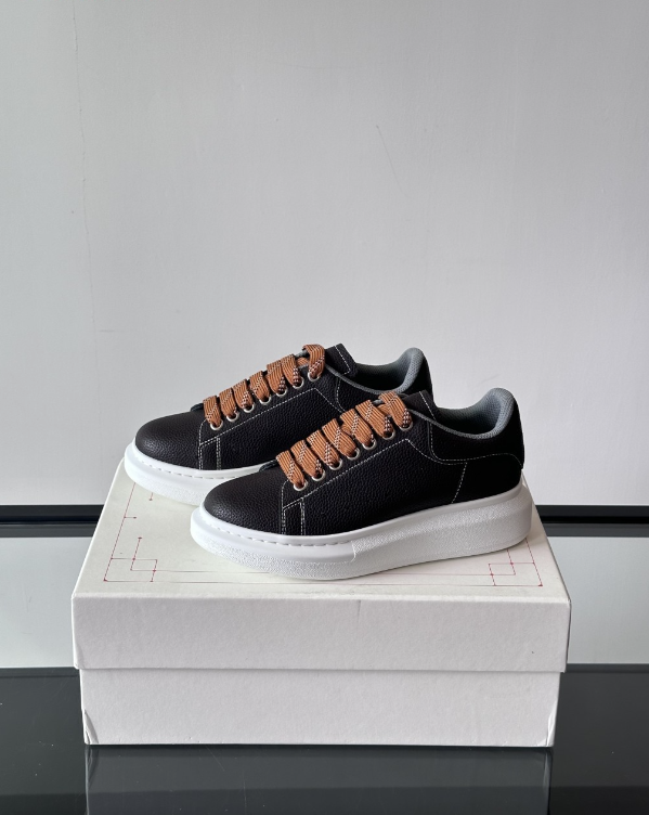 Alexander McQueen Oversized White/Black Drip Sneakers