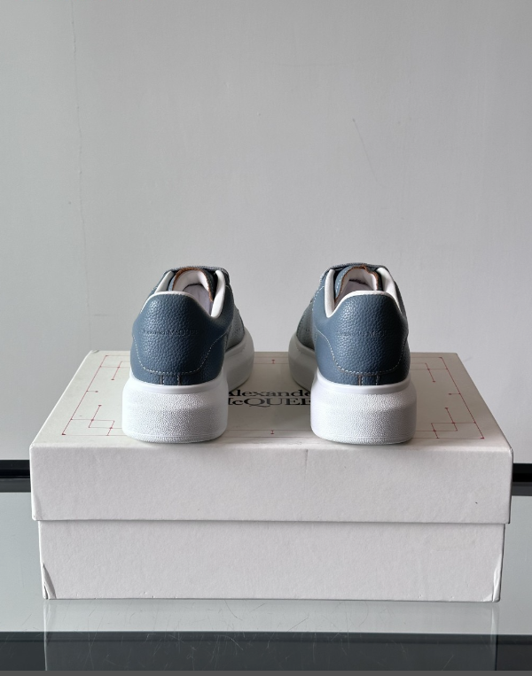 Alexander McQueen Oversized White/Blue Drip Sneakers