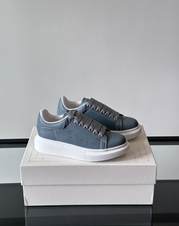 Alexander McQueen Oversized White/Blue Drip Sneakers