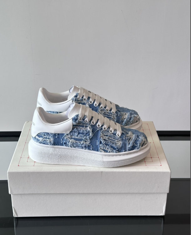 Alexander McQueen Oversized Blue/White Drip Sneakers
