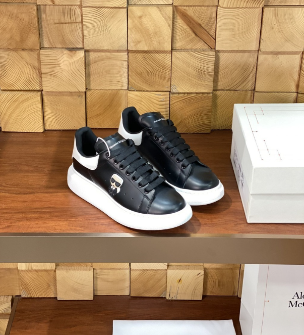 Alexander McQueen Oversized Black/White Drip Sneakers