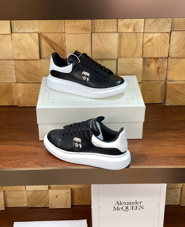 Alexander McQueen Oversized Black/White Drip Sneakers