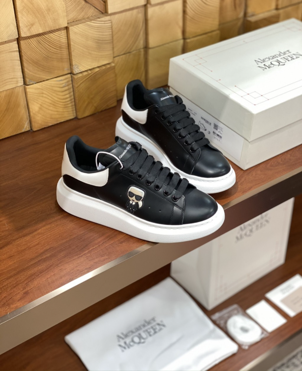 Alexander McQueen Oversized Black/White Drip Sneakers