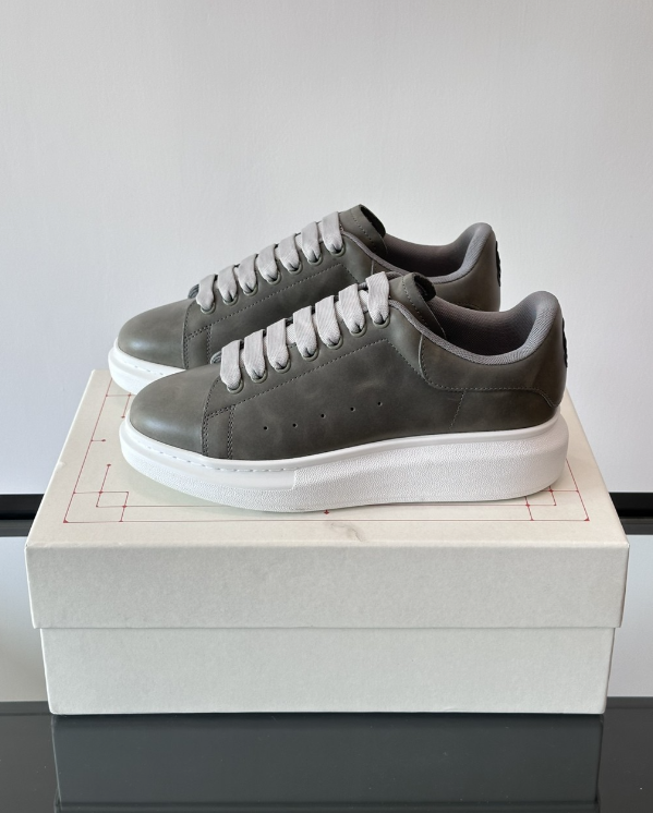 Alexander McQueen Oversized White Grey Drip Sneakers