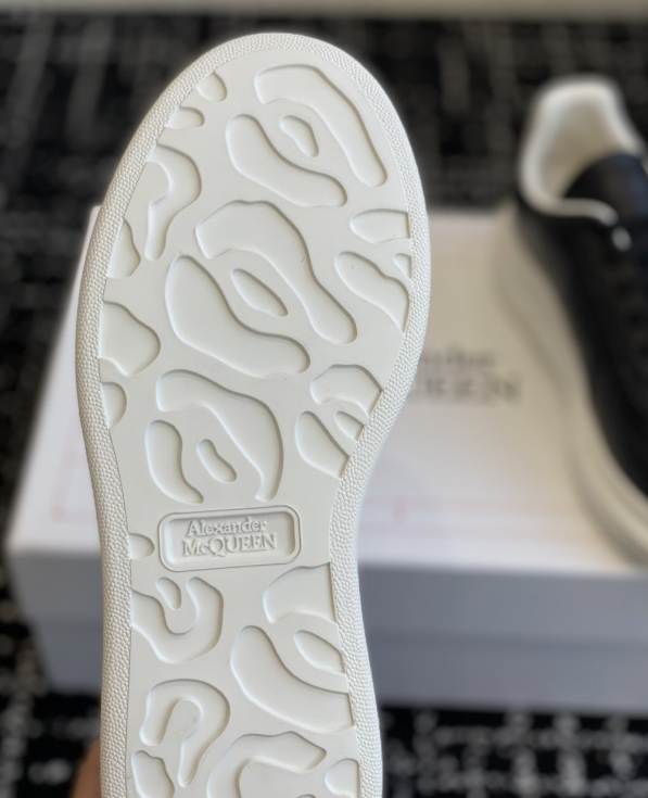 Alexander McQueen Oversized White/Black Drip Sneakers