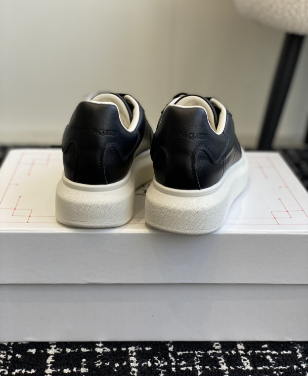 Alexander McQueen Oversized White/Black Drip Sneakers