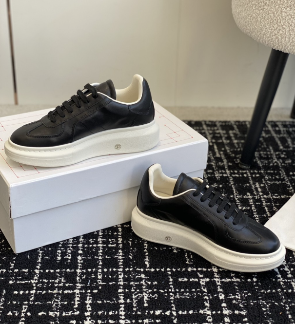 Alexander McQueen Oversized White/Black Drip Sneakers