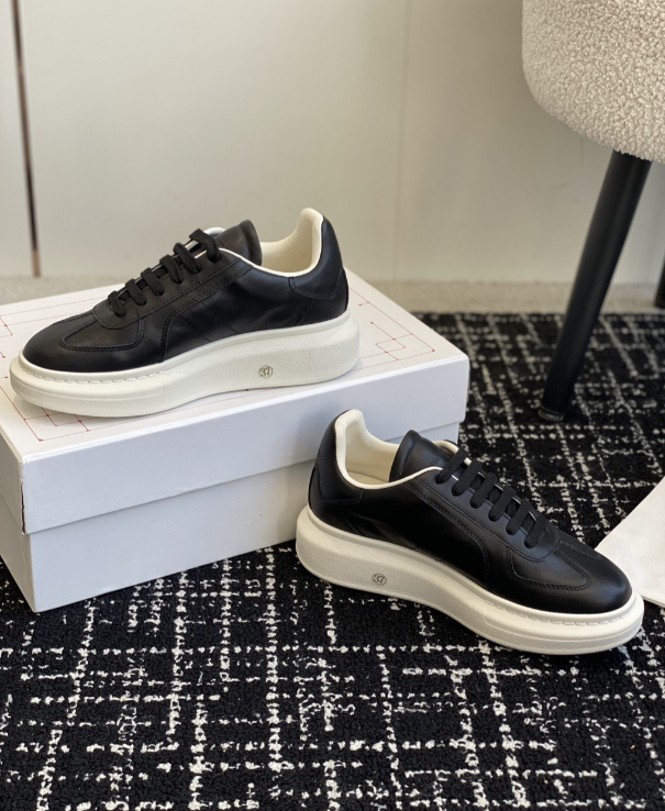 Alexander McQueen Oversized White/Black Drip Sneakers