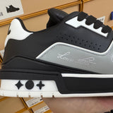 Trainer Black and Grey