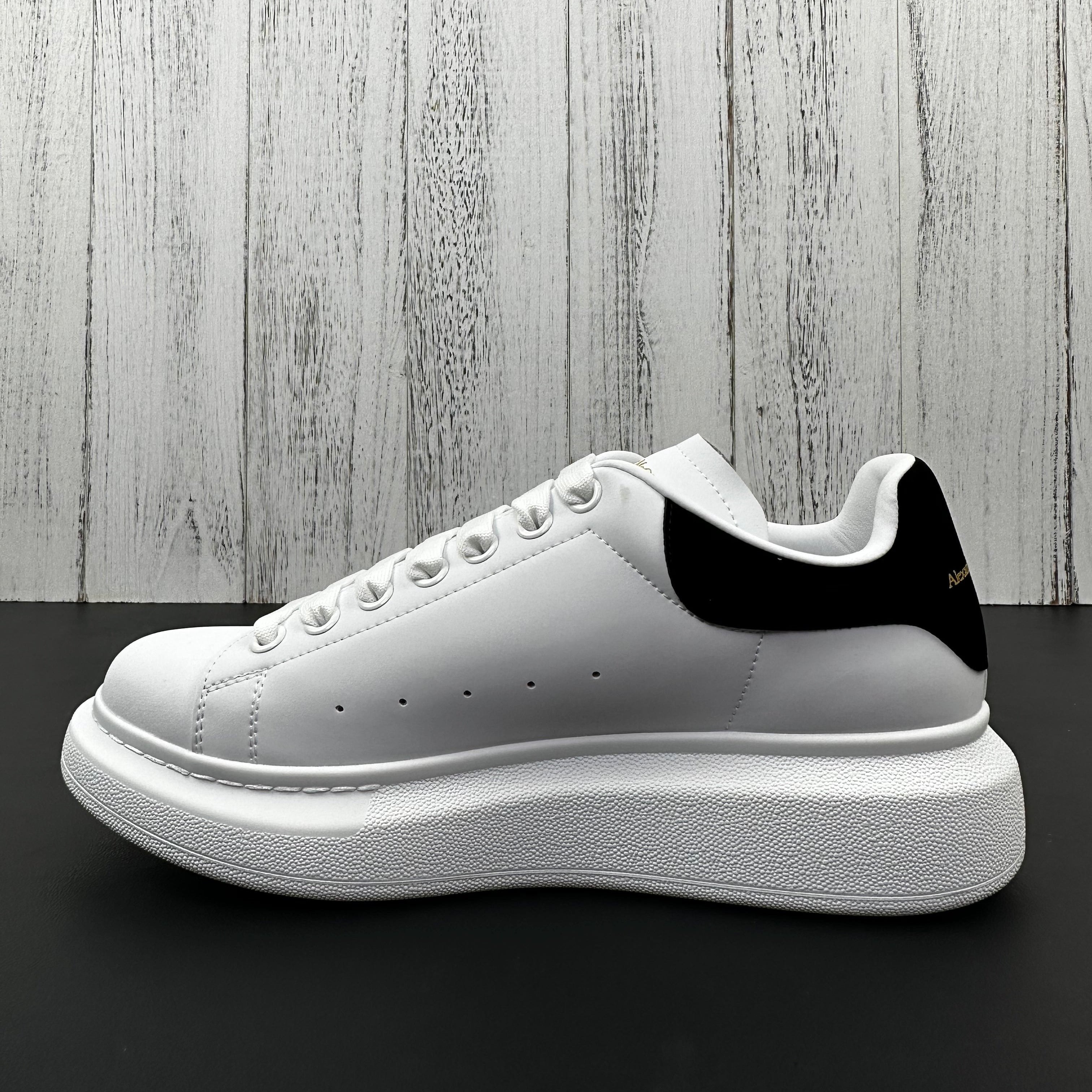 Alexander McQueen em Camurça Drip Sneakers