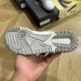 550 Branco e Cinzento