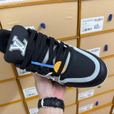Trainer Black and Grey