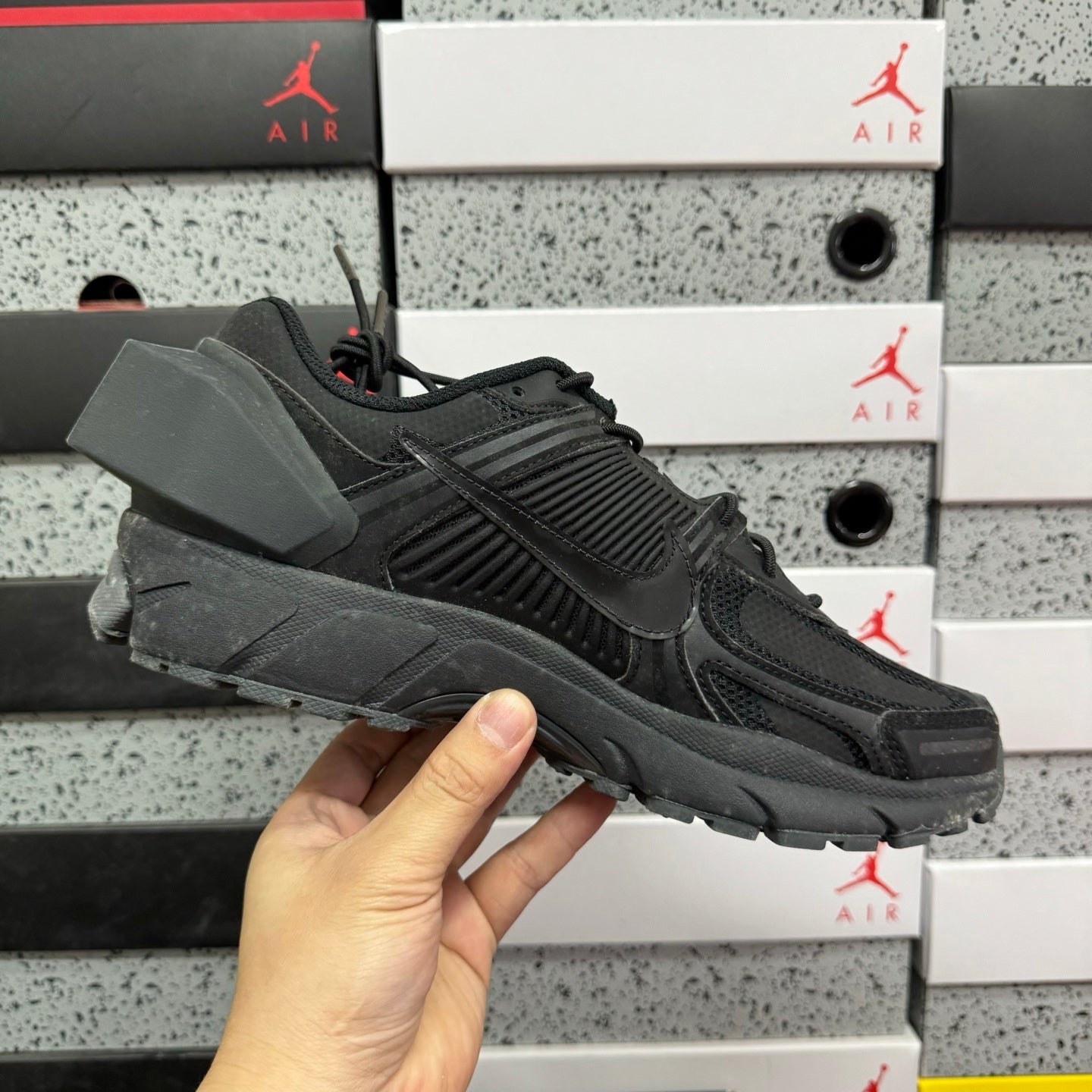 Vomero 5 Black Silver