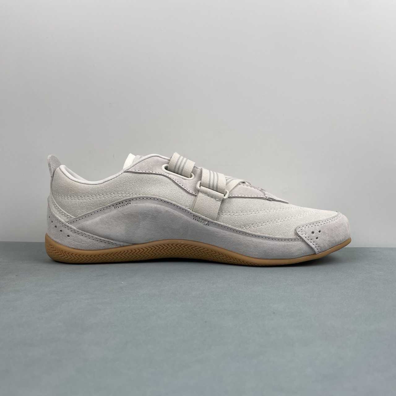 AD URBAN REVERIE White Greone Gum