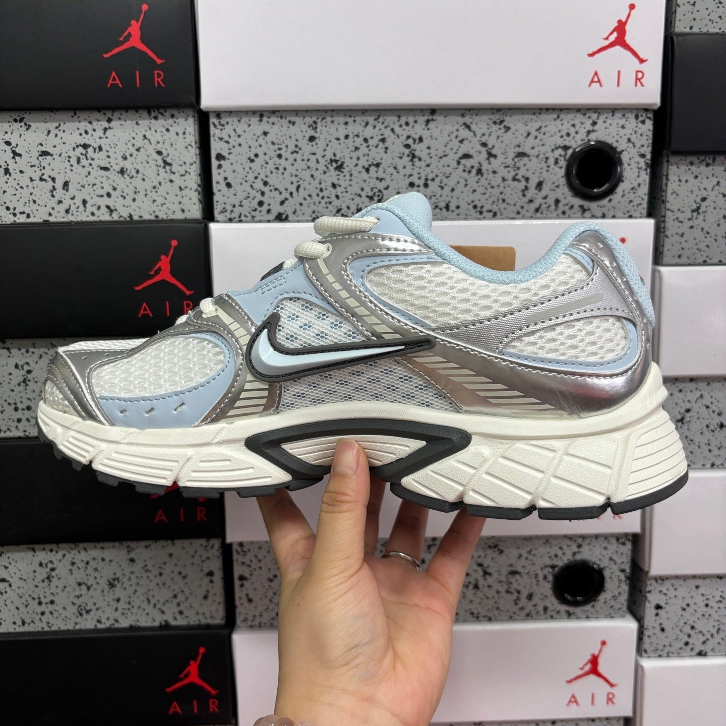 V5 RNR Light Grey Carbon