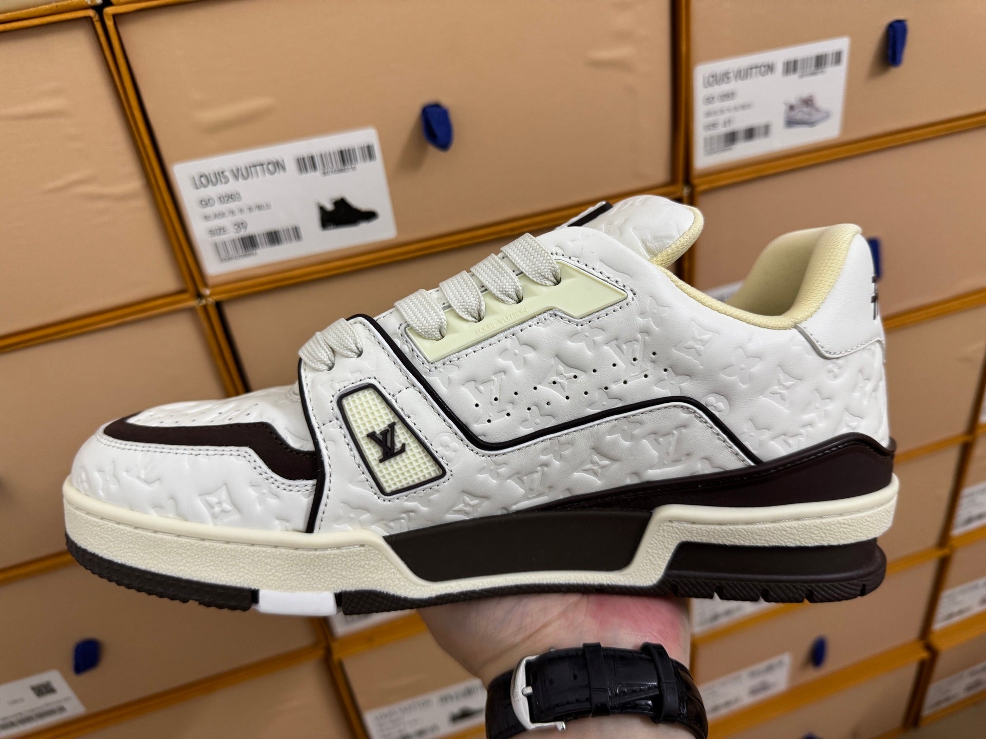 Trainer White and Black