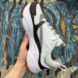 B22 White and Black