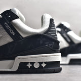 Trainer Black and White