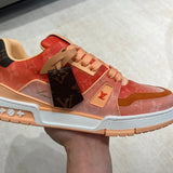 Trainer Orange