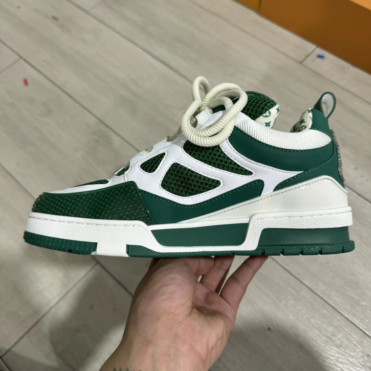 Skate Green and White