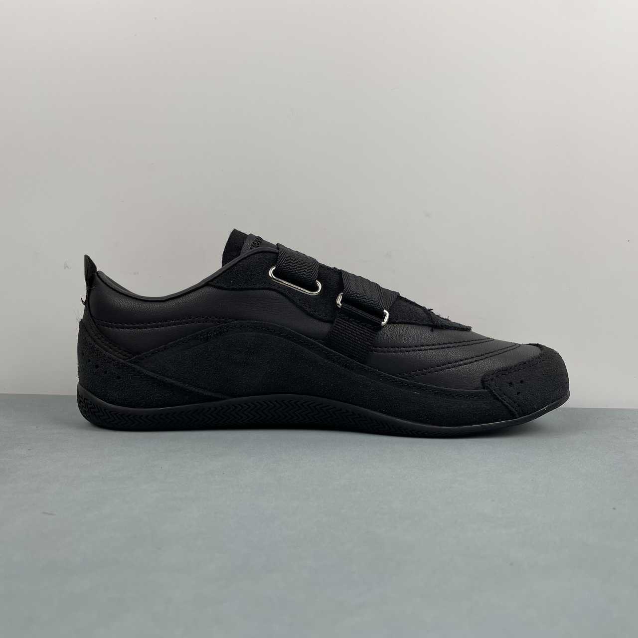 AD URBAN REVERIE All Black