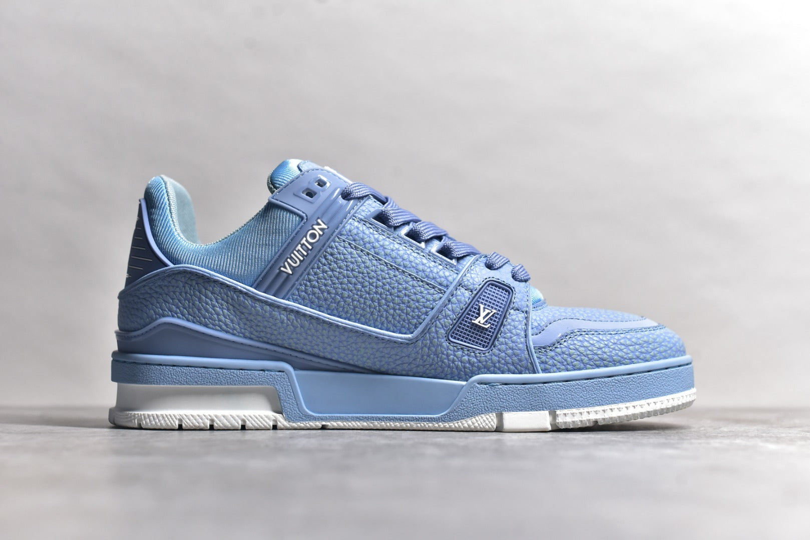 Trainer Light Blue