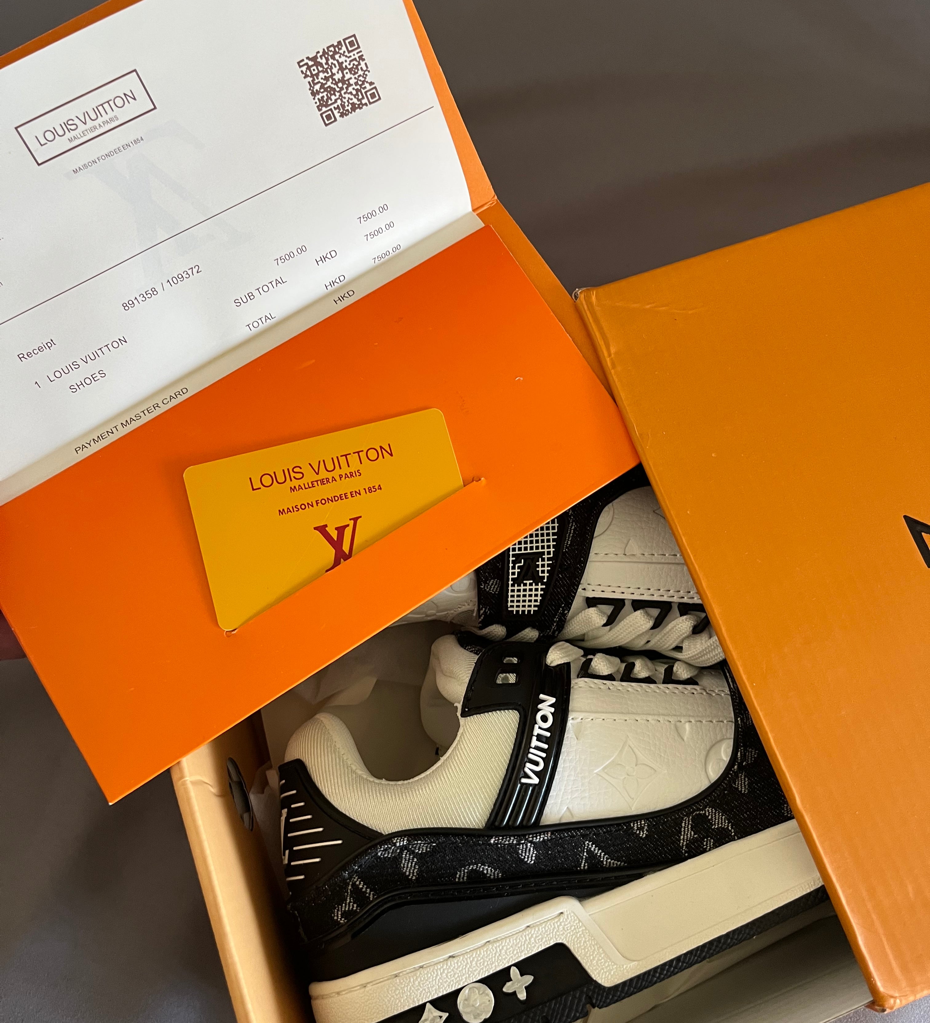 Trainer Black and White Drip Sneakers