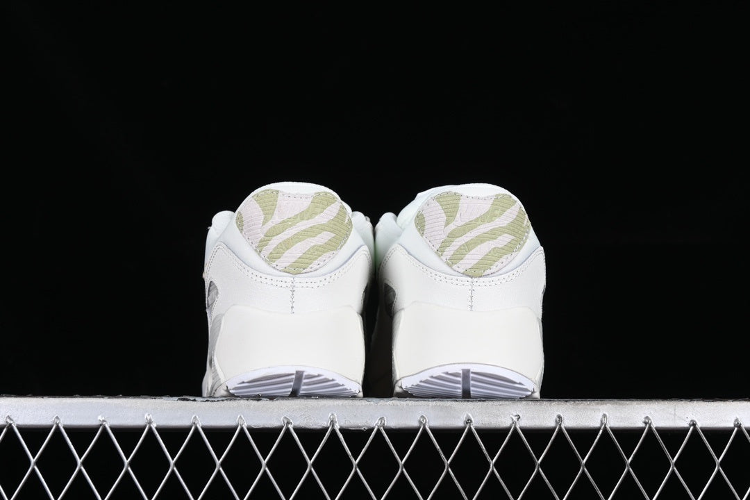 90 Summit White/Light Bone