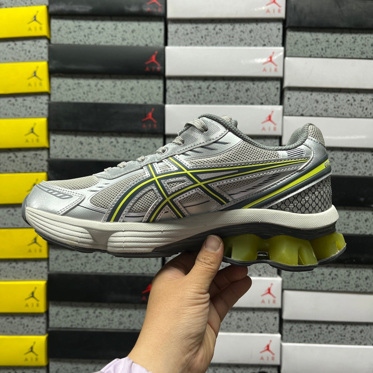 Gel-Kinetic Fluent Silver and Green