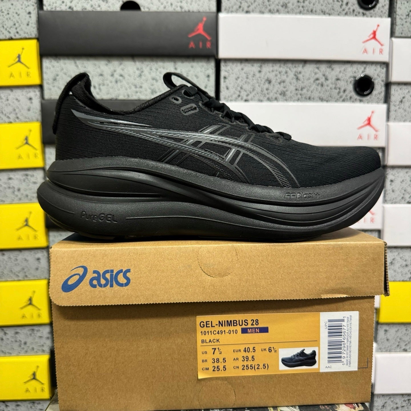 GEL-NIMBUS 28 Black