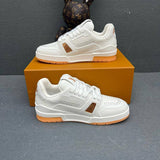 Trainer Orange