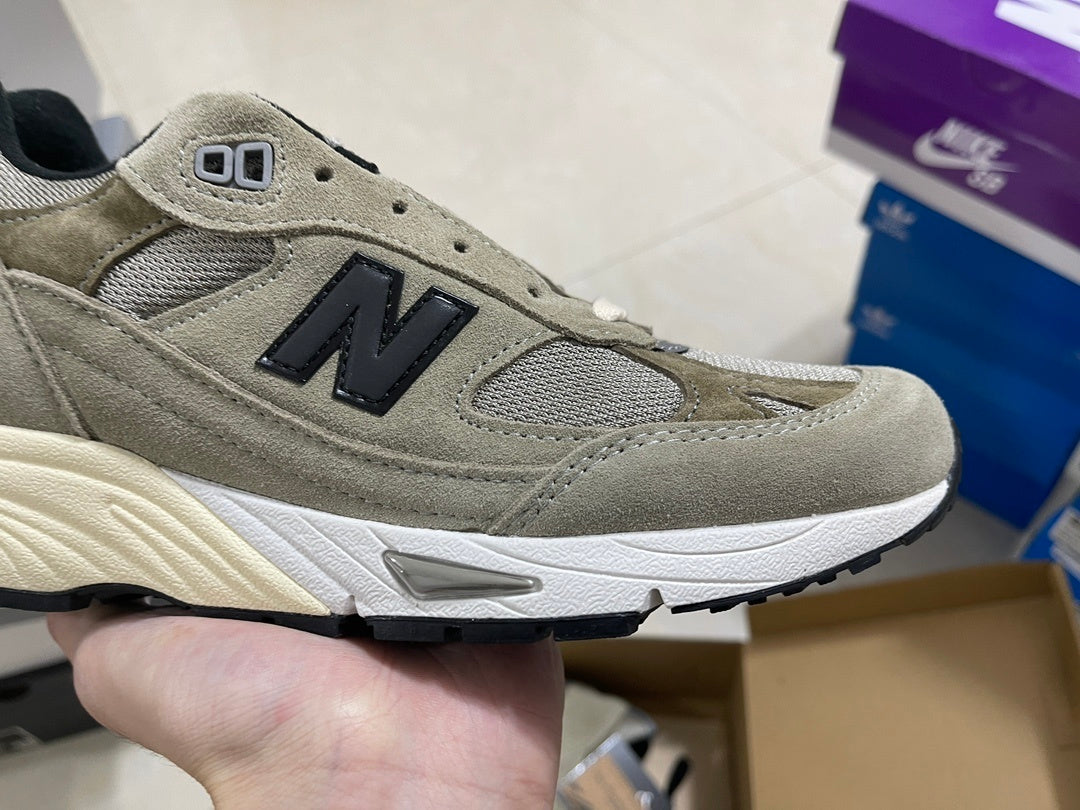 990 Olive Beige / Black Logo