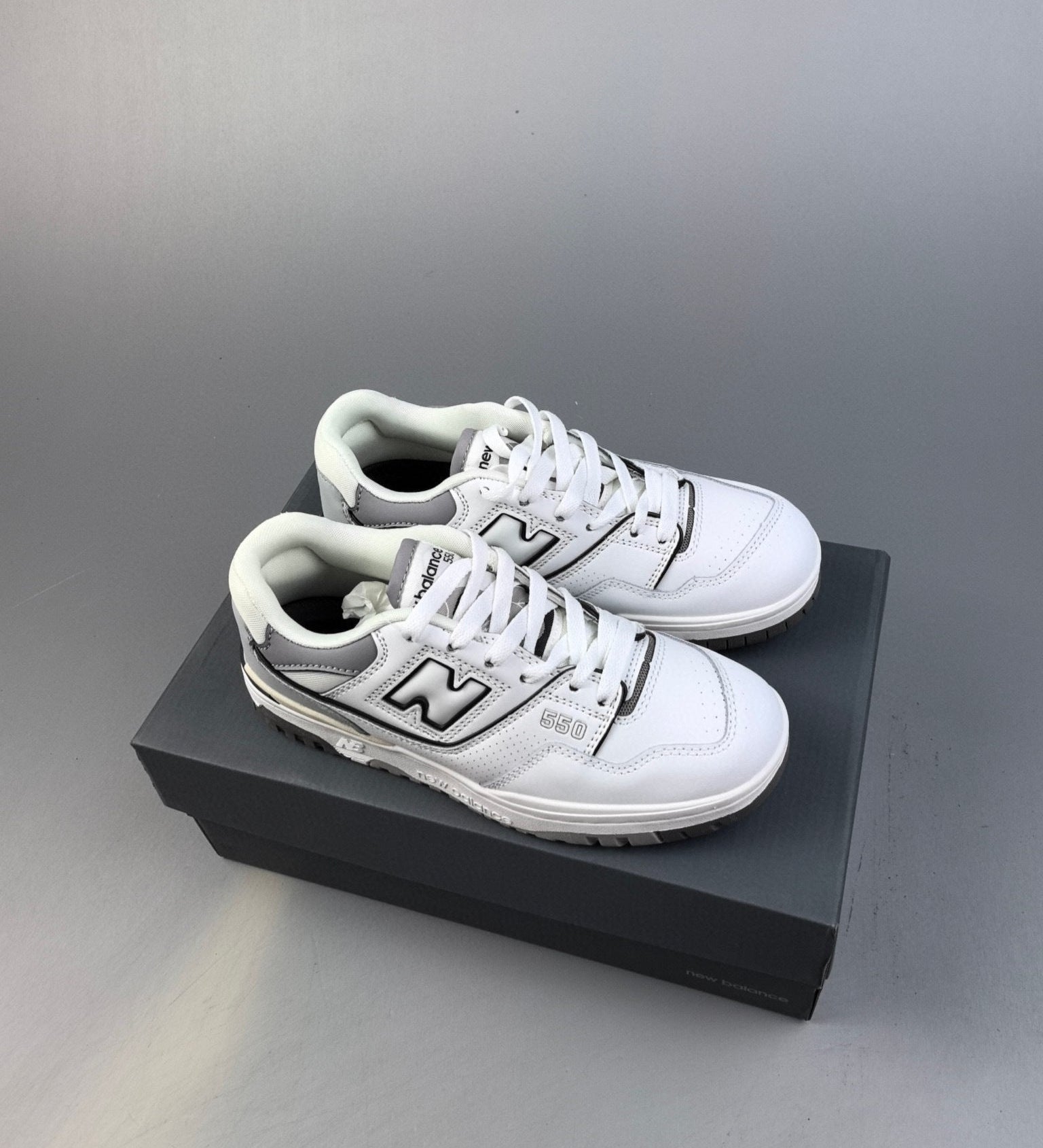 550 White Grey