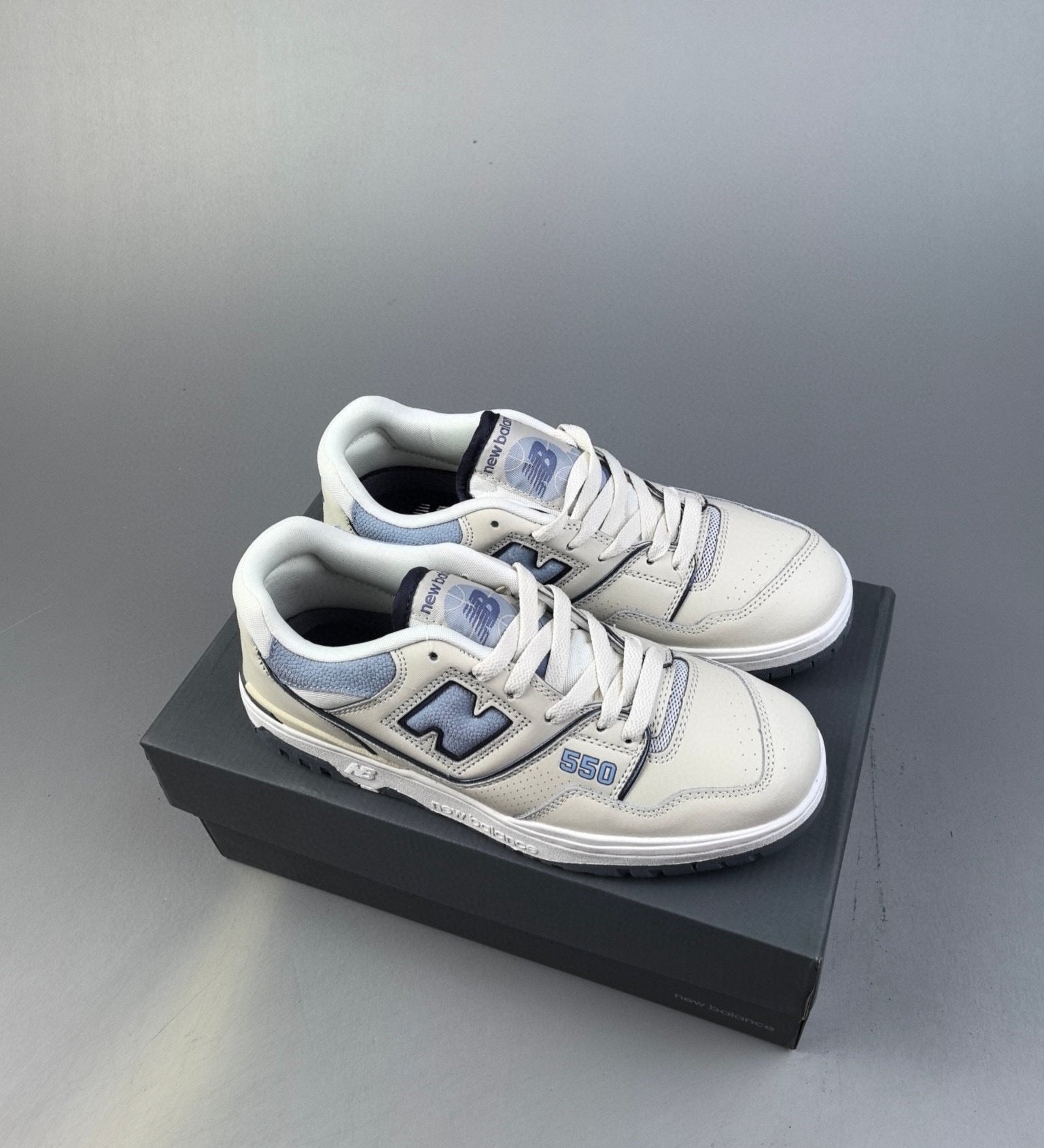 550 White Vintage Indigo
