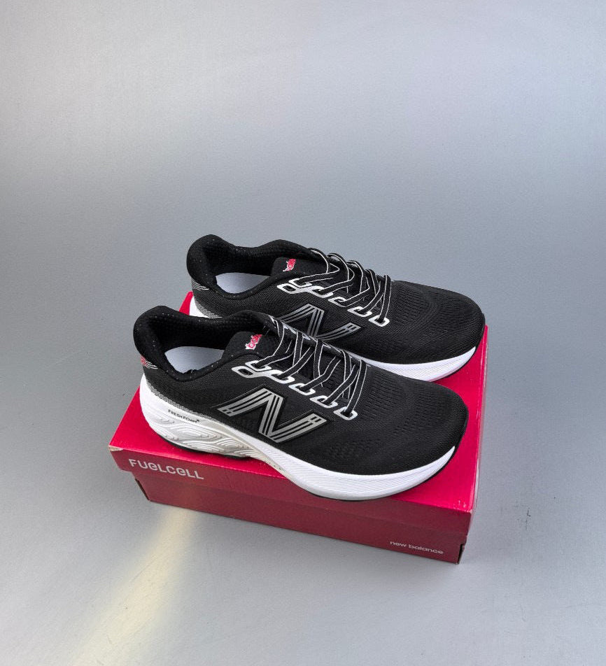 880 Fresh Foam X Vongo Black and White