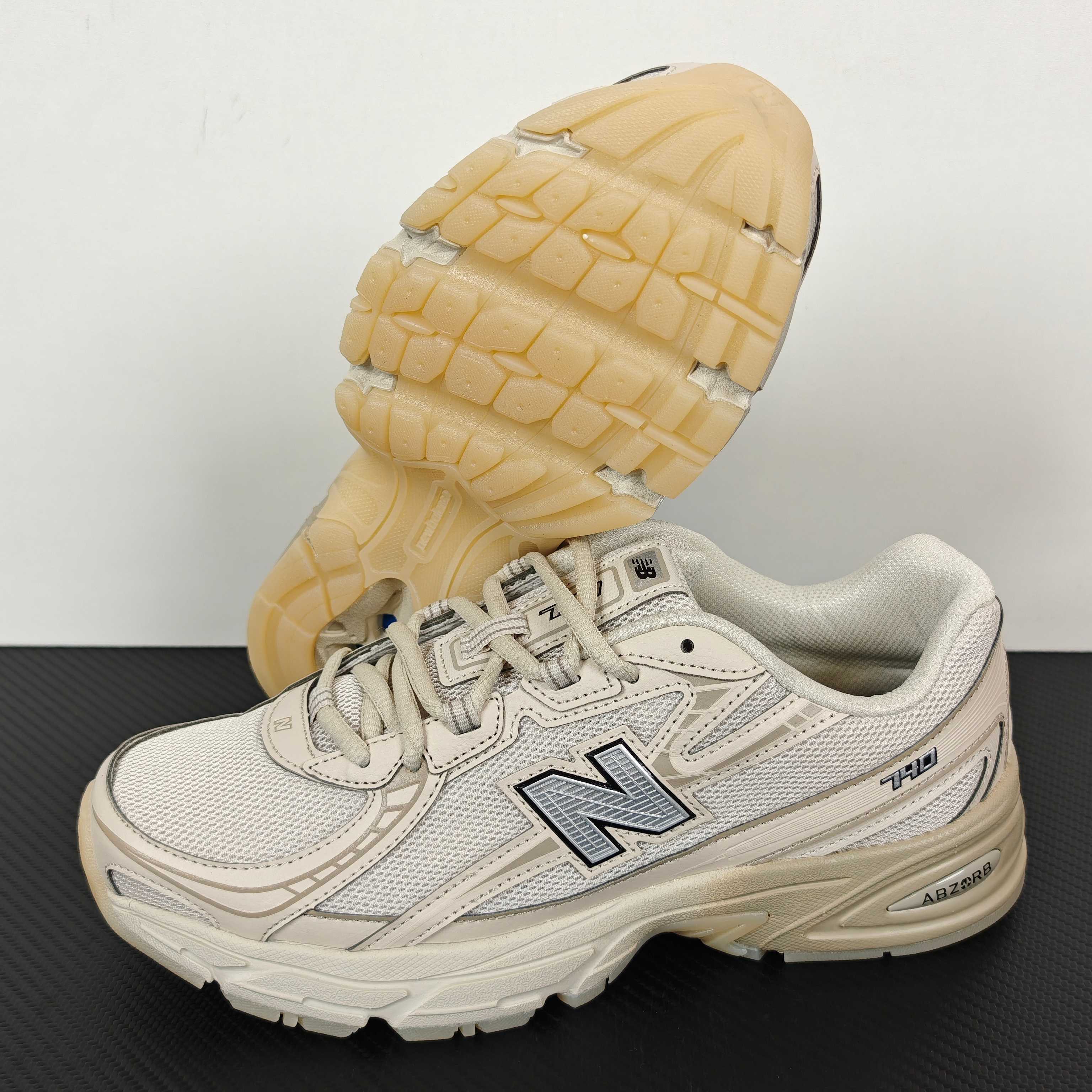 740 Sea Salt / Beige