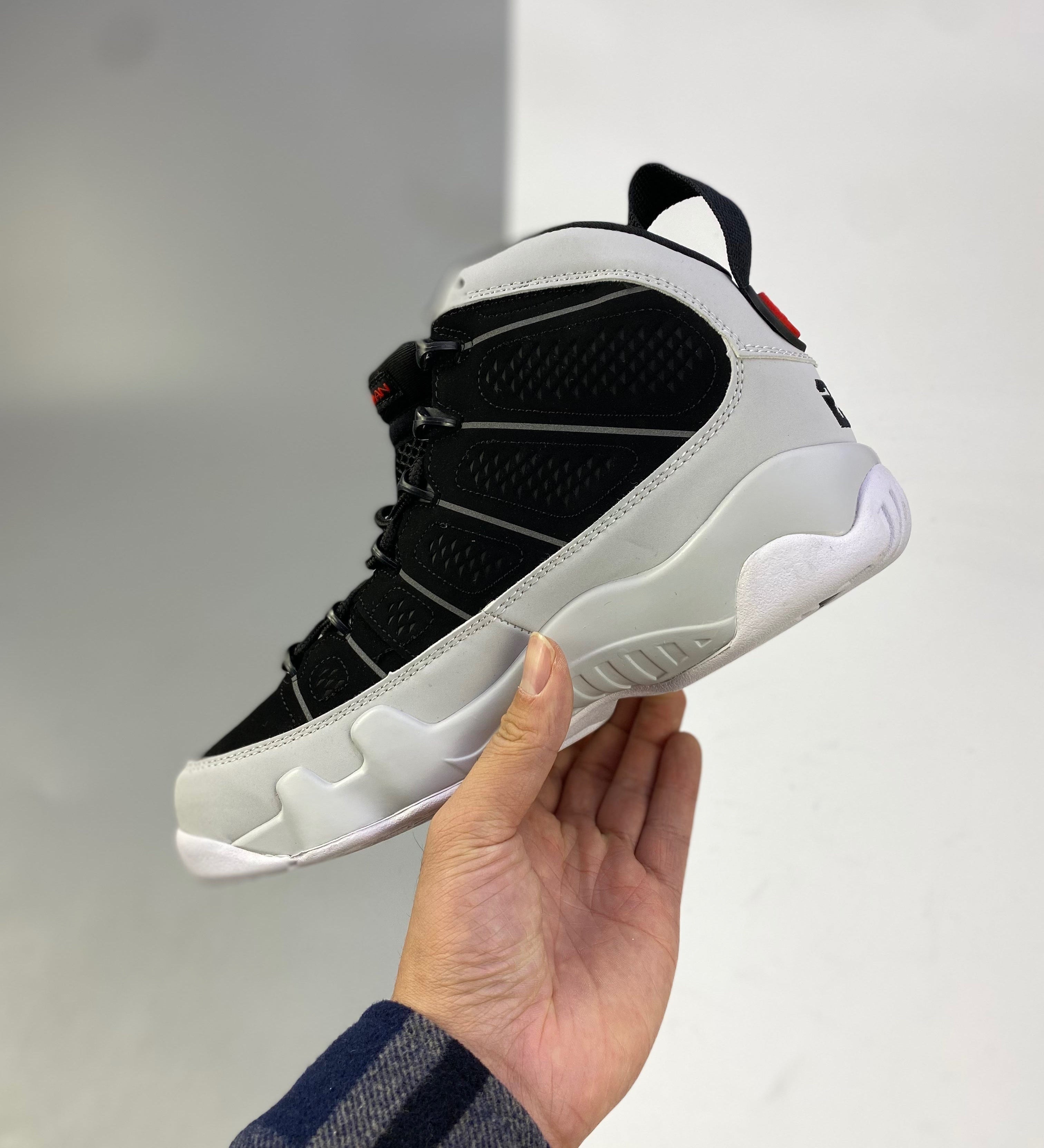 AJ9 Black and White