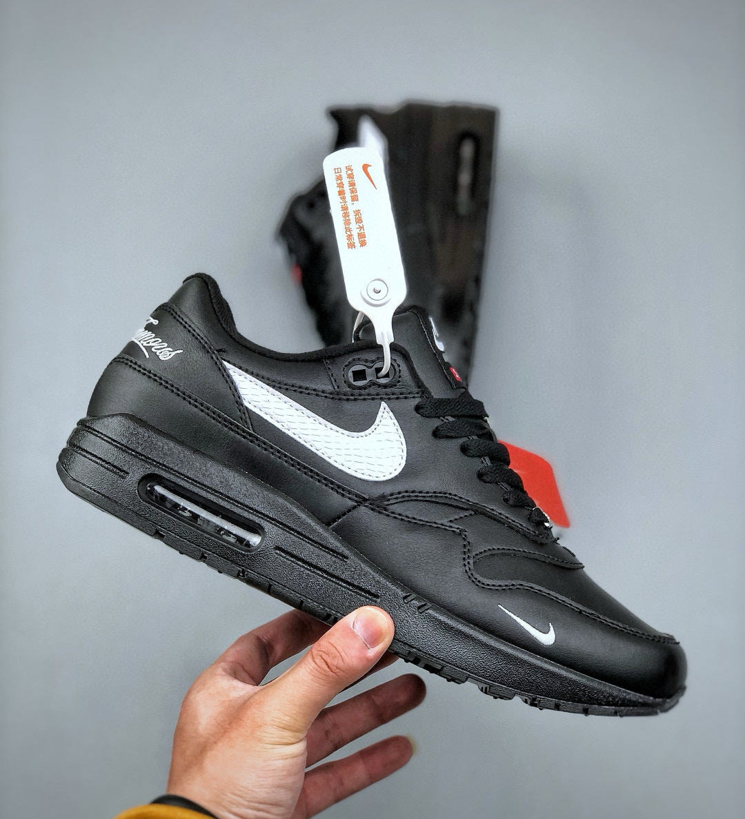 Air Max 1 Supreme Black White