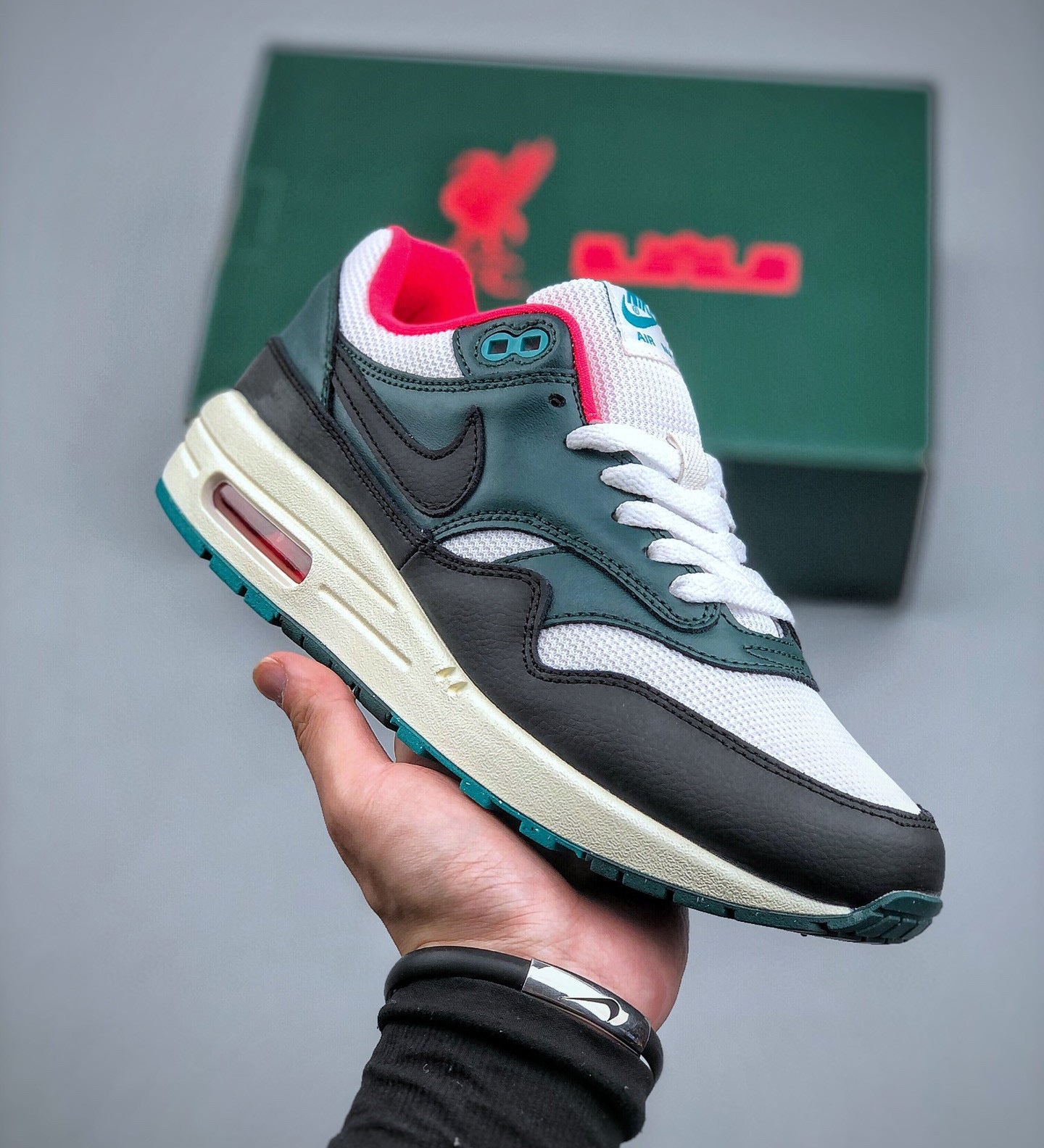 Air Max 1 LeBron James Liverpool F.C