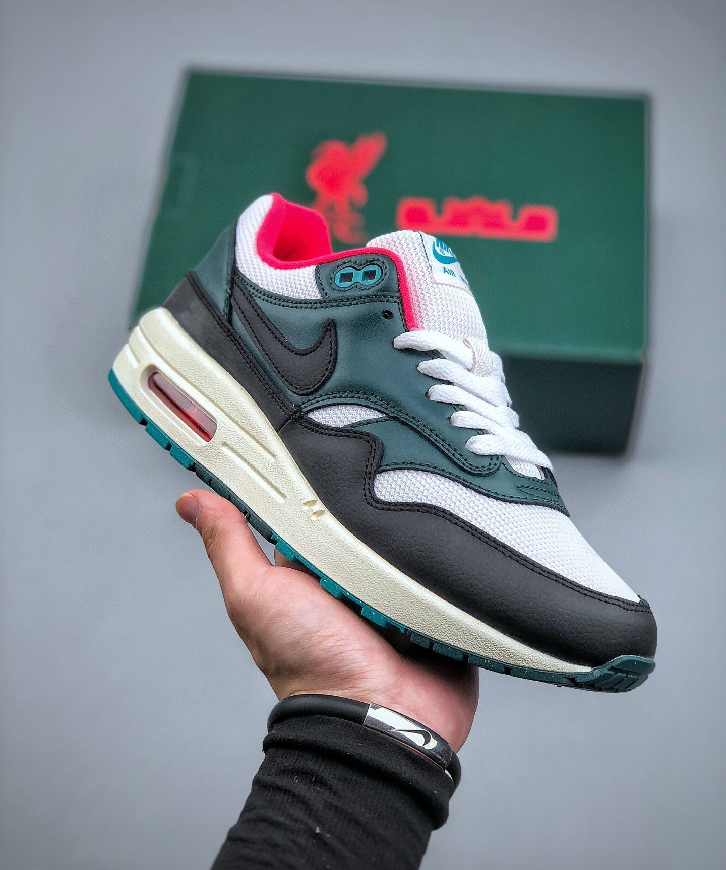 Air Max 1 LeBron James Liverpool F.C.