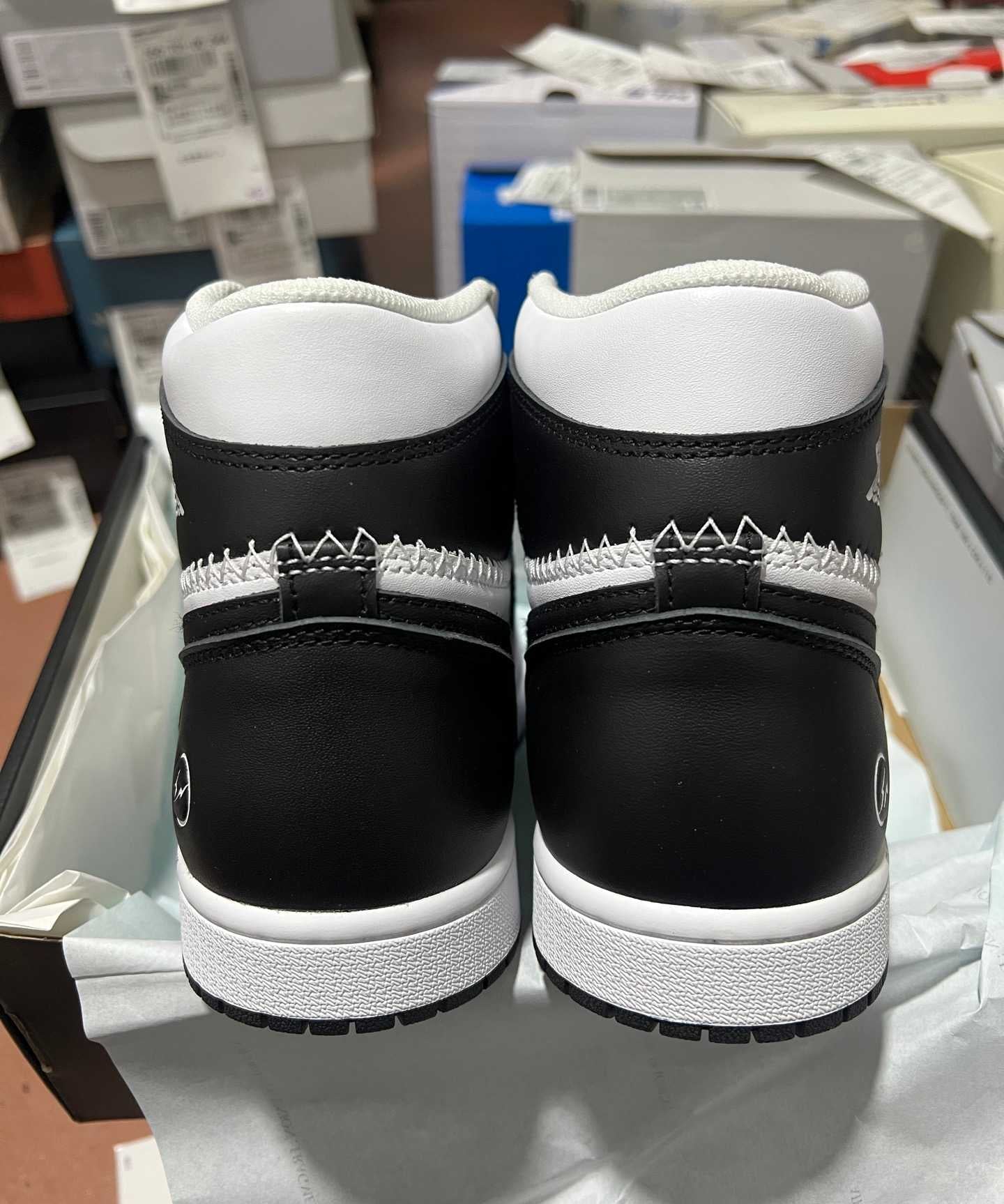 AJ1 High PRETO E BRANCO