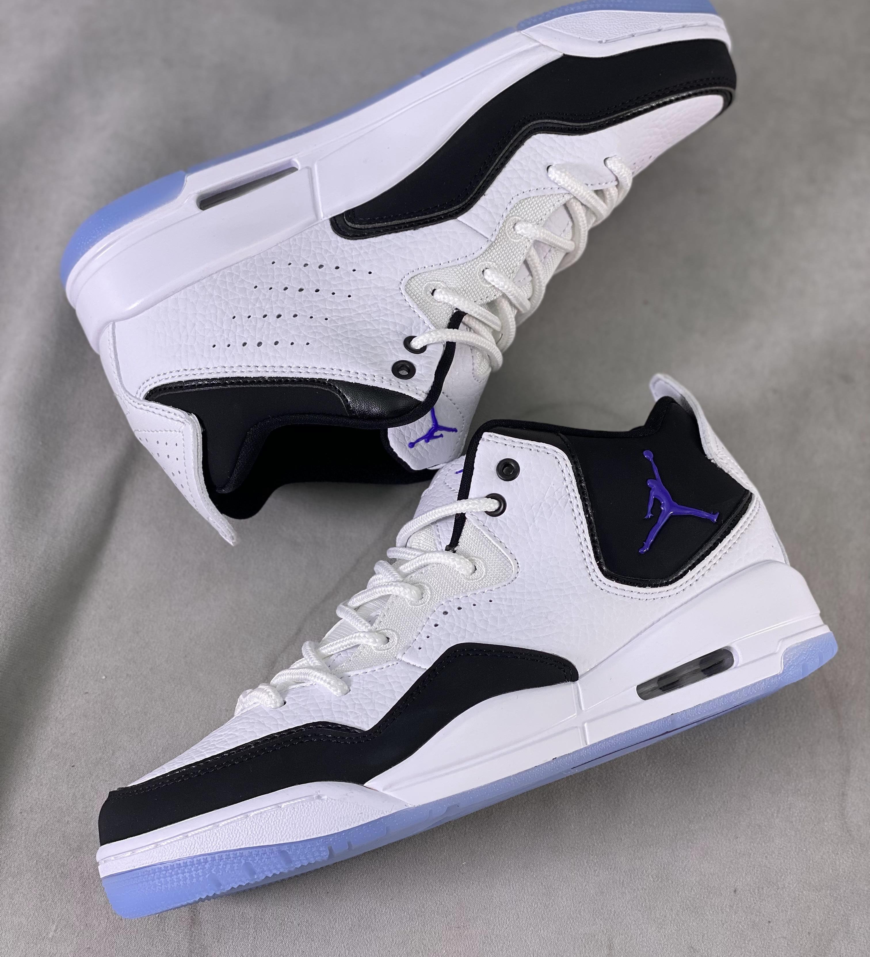 23 White Dark Concord Black