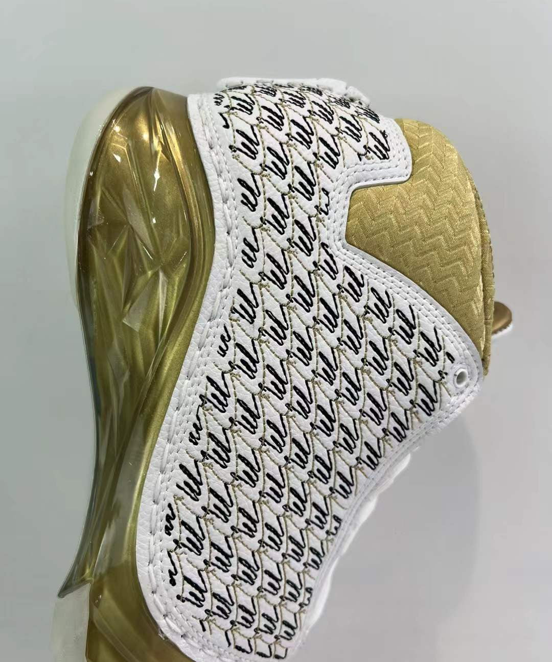 23 Retro x Trophy Room