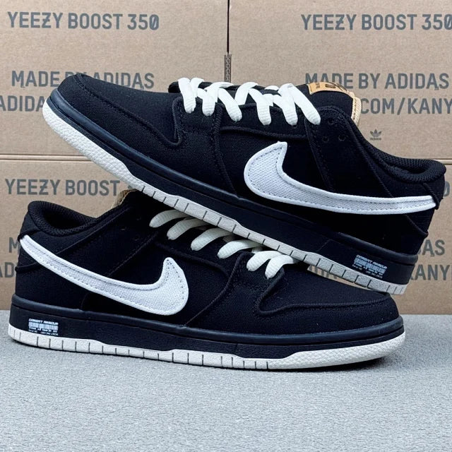 Dunk SB Black And White