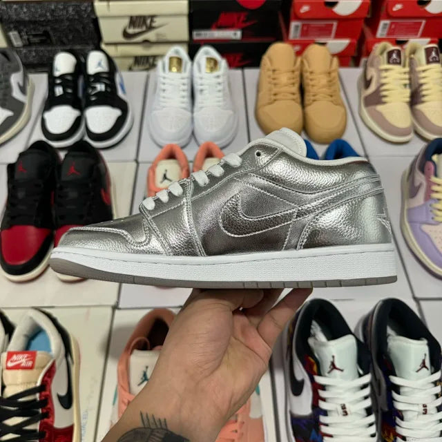 AJ1 Low SE Metallic Silver