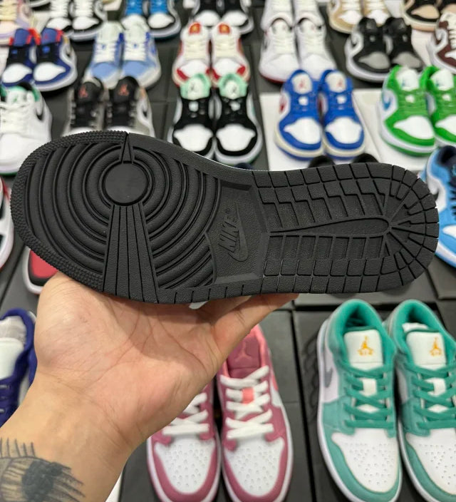 AJ1 Low
